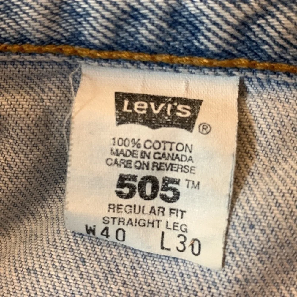 Vintage Levi’s 505 Regular fit straight leg denim jeans 40 x 30